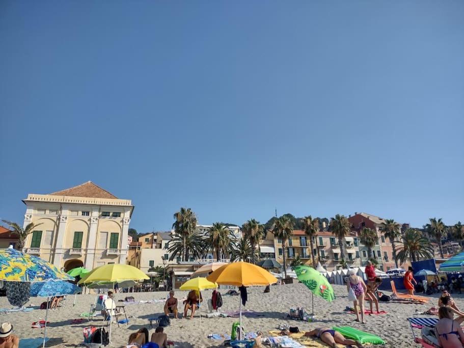 Silver Sands Finale Ligure - Traditional Apartment - 4 Beds & Terrace By The Beach Экстерьер фото