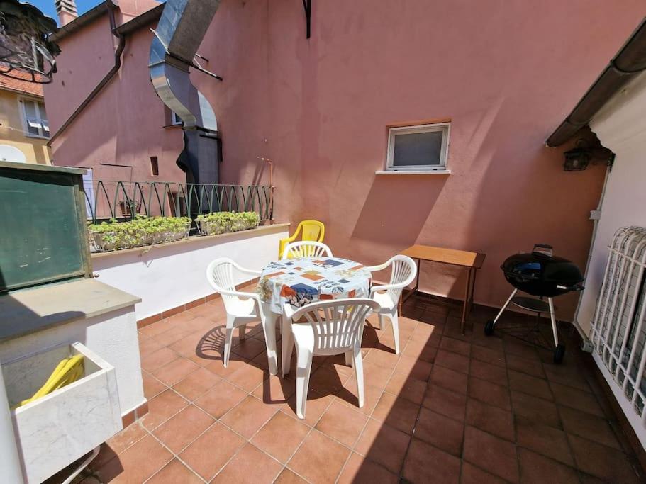 Silver Sands Finale Ligure - Traditional Apartment - 4 Beds & Terrace By The Beach Экстерьер фото