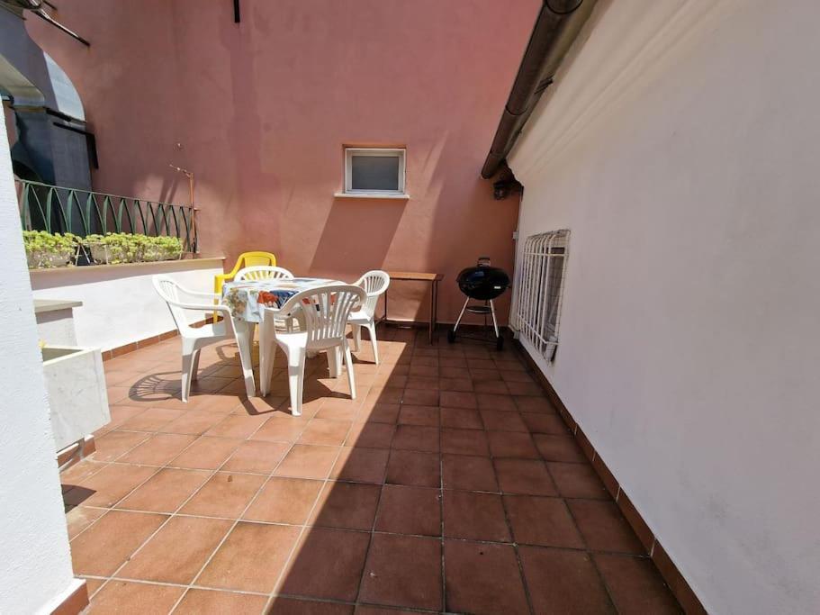 Silver Sands Finale Ligure - Traditional Apartment - 4 Beds & Terrace By The Beach Экстерьер фото