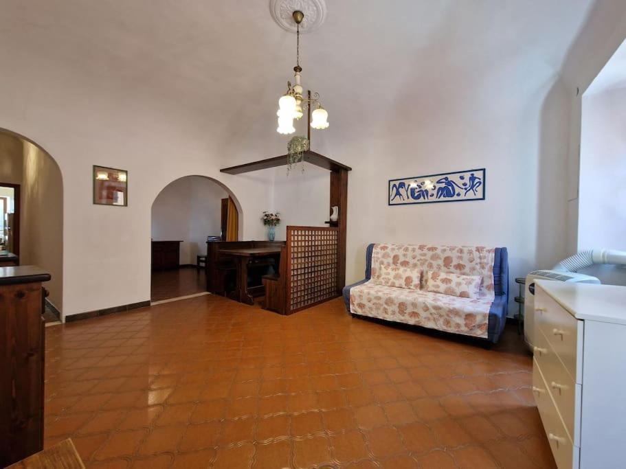 Silver Sands Finale Ligure - Traditional Apartment - 4 Beds & Terrace By The Beach Экстерьер фото