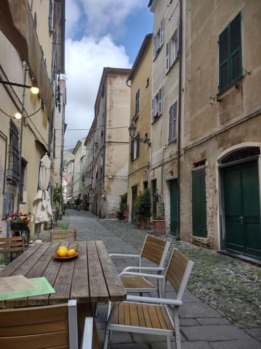 Silver Sands Finale Ligure - Traditional Apartment - 4 Beds & Terrace By The Beach Экстерьер фото